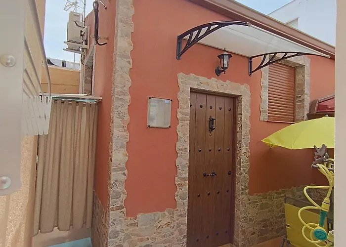 Solana de Luche, casa independiente tipo loft con terraza en Puerta del Ángel